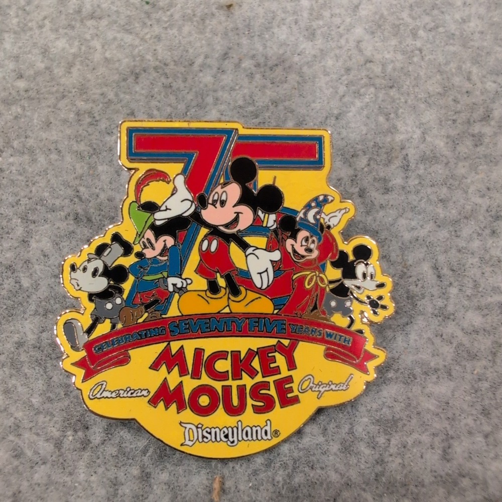 Disney Disneyland 75 Years of Mickey Mouse Official Pin Trading 2003 Enamel Pin - Picture 1 of 4